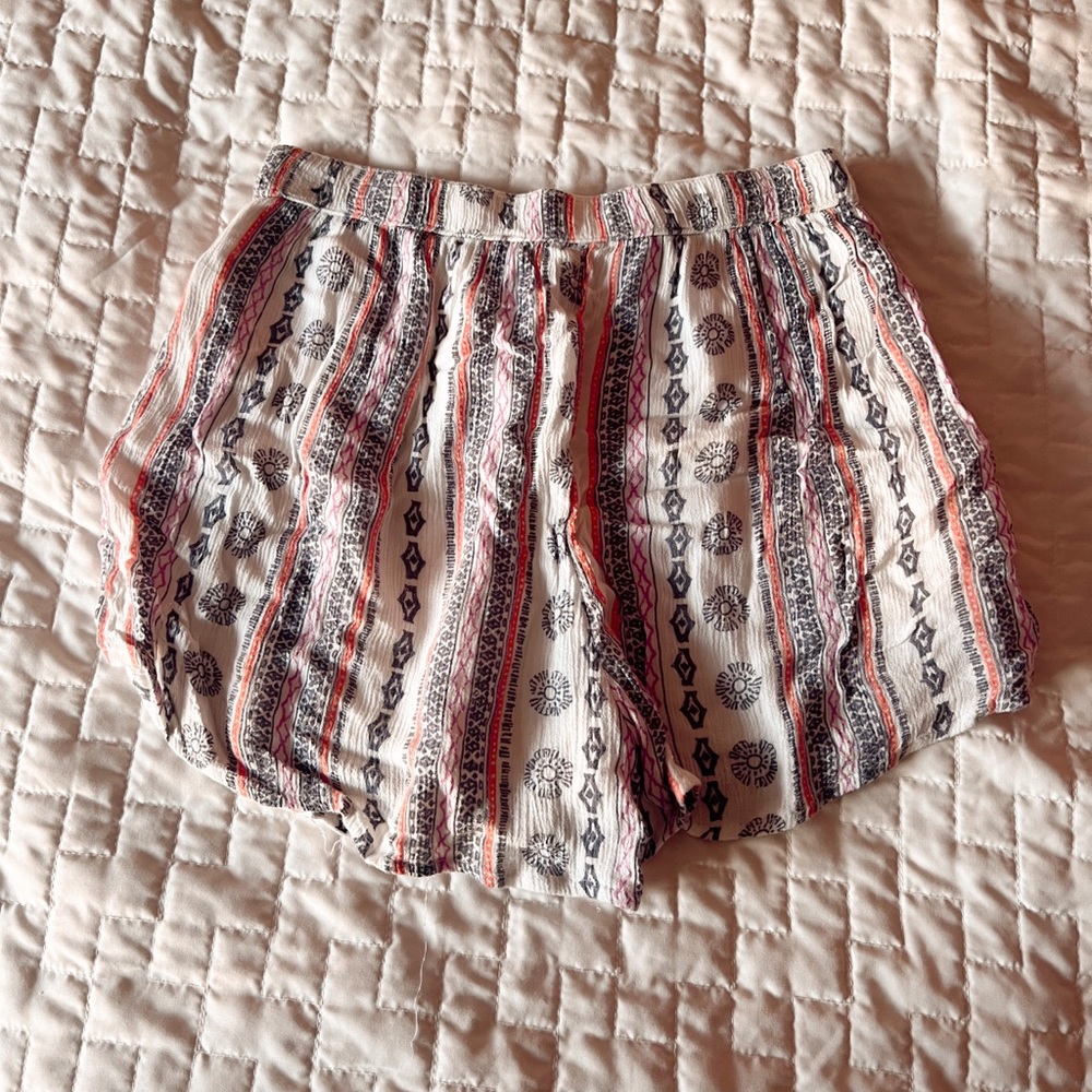 Abercrombie and Fitch Patterned Flowy Shorts Size Small - Picture 2 of 3